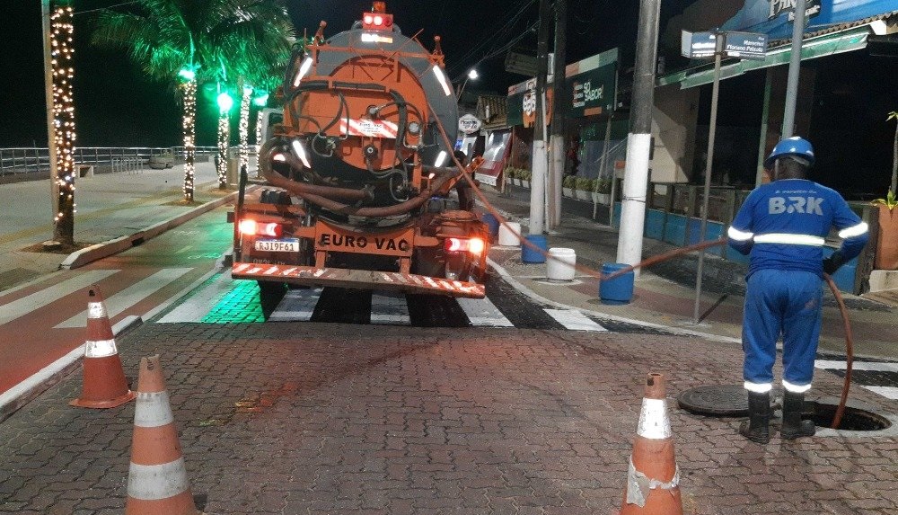 Com maior fluxo de turistas no Carnaval, BRK intensifica limpeza preventiva nas redes de esgoto em Macaé