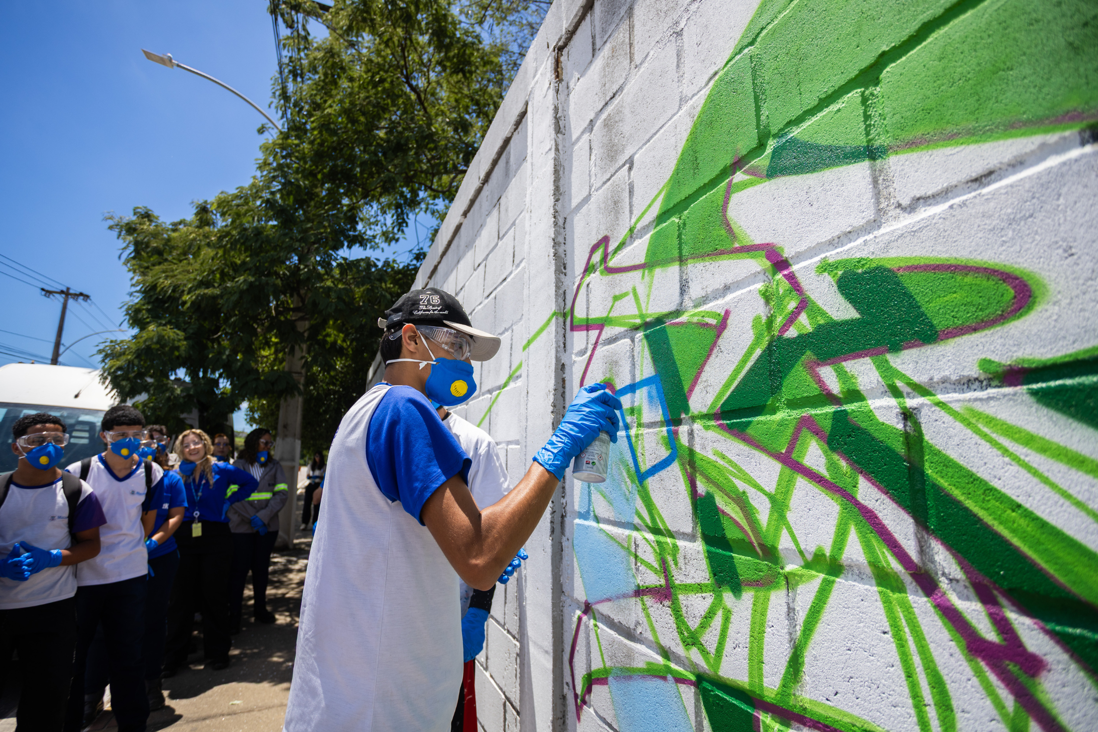 Saneamento em Cores: BRK promove oficinas de grafite com estudantes de Macaé para unir arte, meio ambiente e saneamento