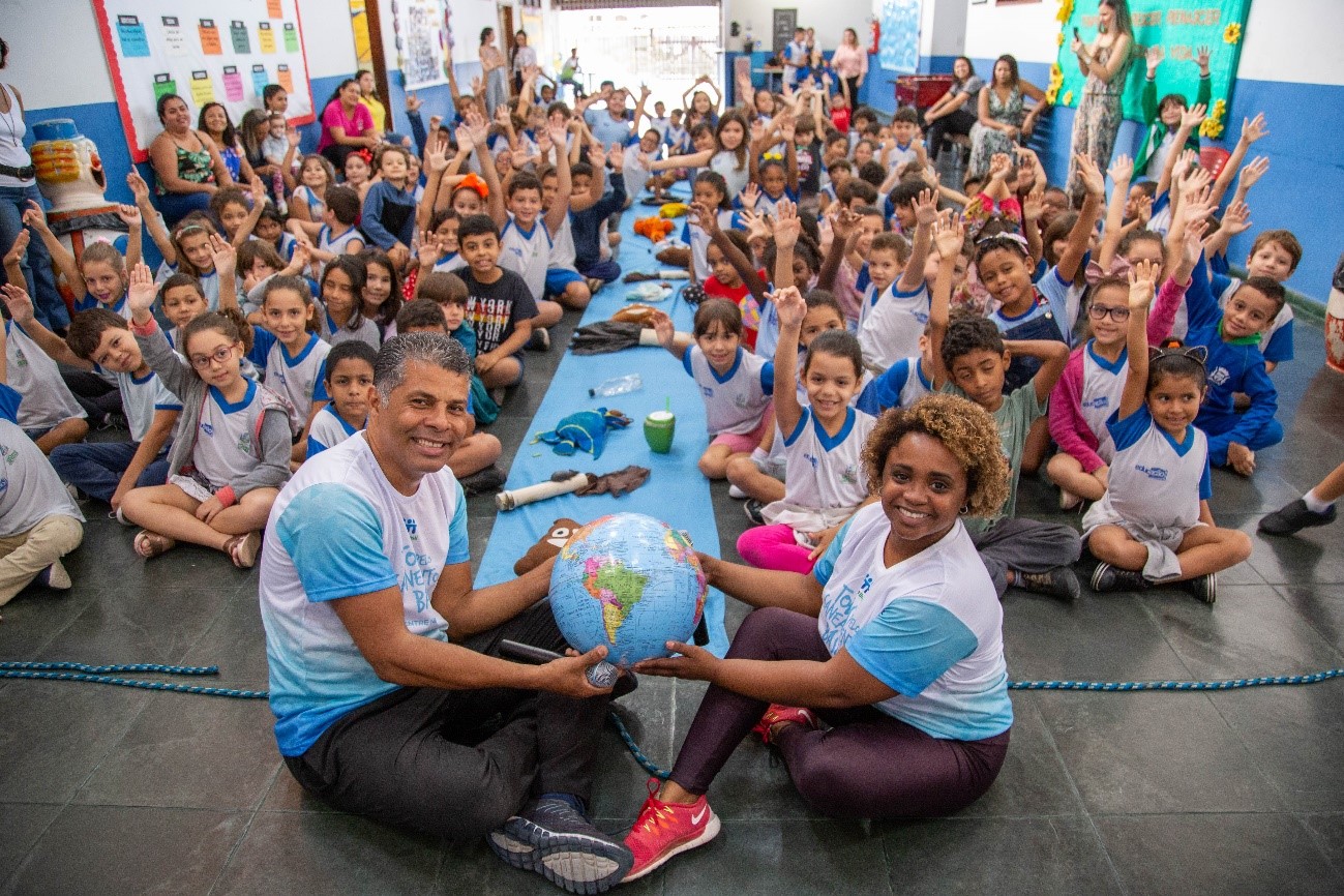 crianças de rio das ostras se divertem no evento Gotas de Futuro