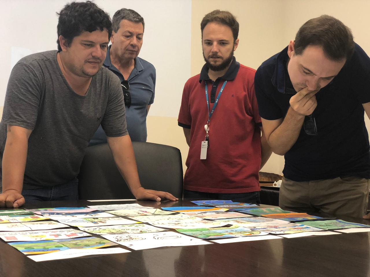 Comissão julgadora seleciona os desenhos para Calendário Ambiental 2019 BRK Ambiental.