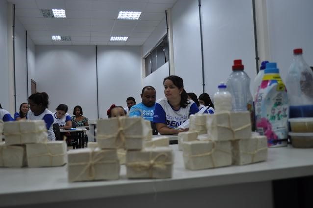 Óleo de cozinha pode virar sabão ecológico e ajudar a proteger o meio ambiente evitando entupimentos na rede coletora de esgoto.