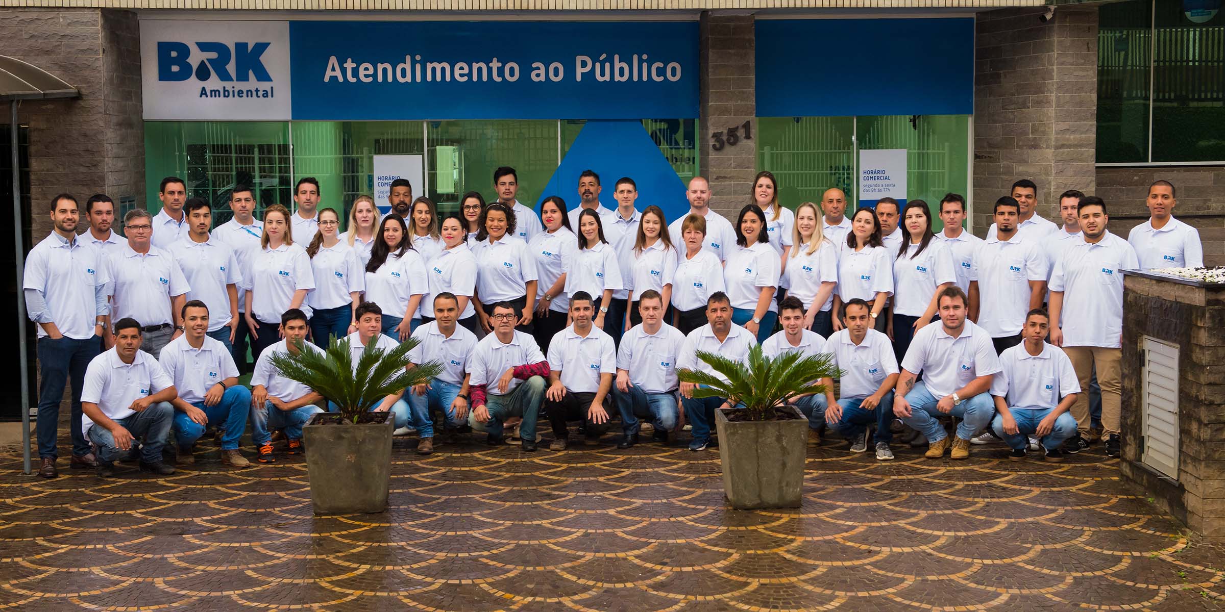 Equipe da BRK Ambiental pronta para atender os clientes em Caçador