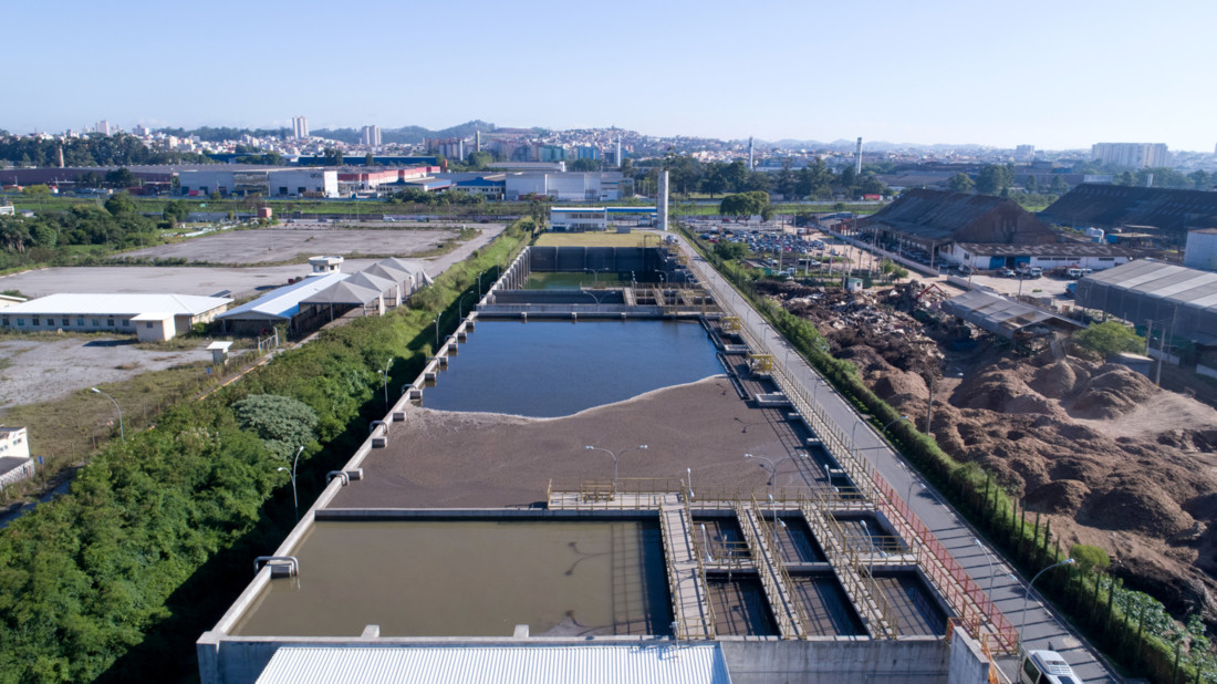 Vista aérea da Estação de Tratamento de Esgoto da BRK Ambiental em Mauá (SP)