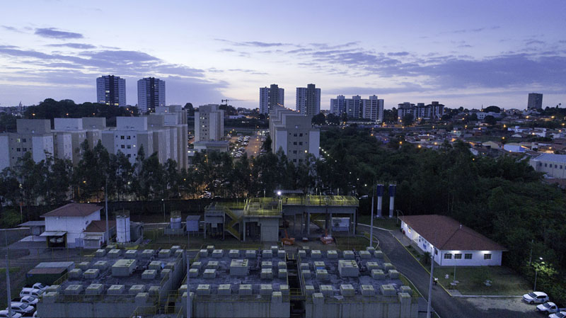 Estrutura da BRK Ambiental com a cidade de Rio Claro ao fundo