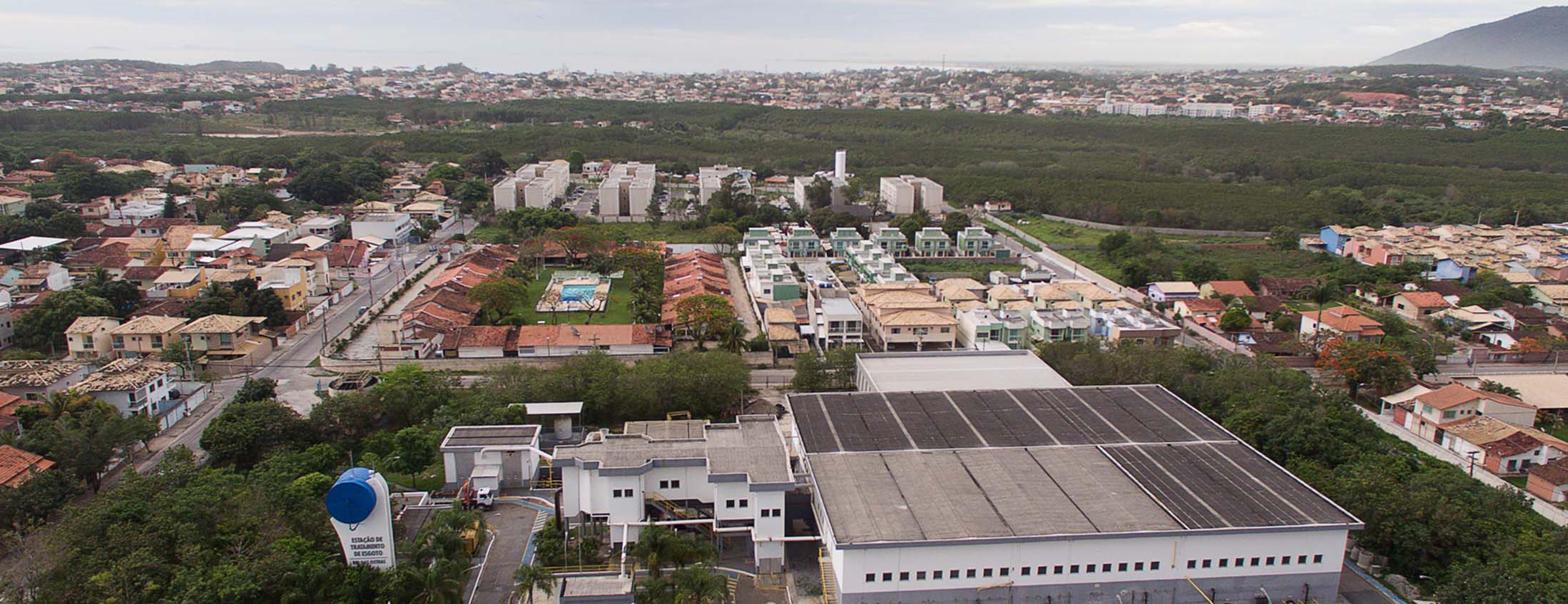 Vista aérea de Rio das Ostras com destaque para a BRK Ambiental