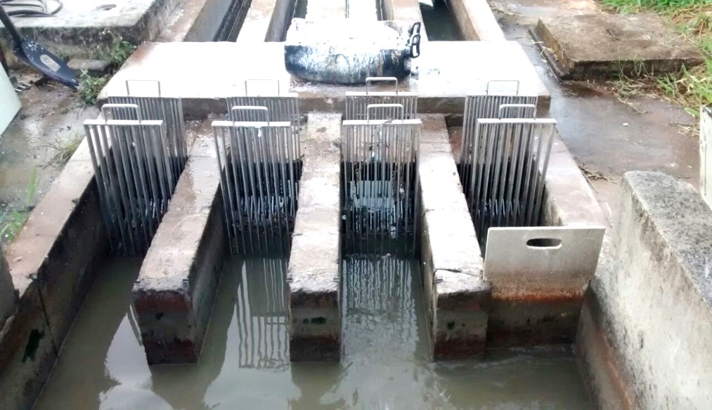 Sistema de gradeamento da Estação de Tratamento de Esgoto Vila Flora, da BRK Ambiental em Sumaré