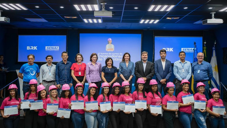 formatura turma de encanadoras BRKSESISENAI
